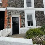 Turner Cottage - 3 Bed With A View Of The Harbour